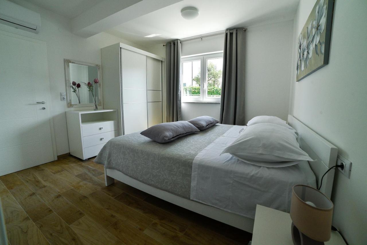 Holiday Home Mb Ražanj Екстериор снимка