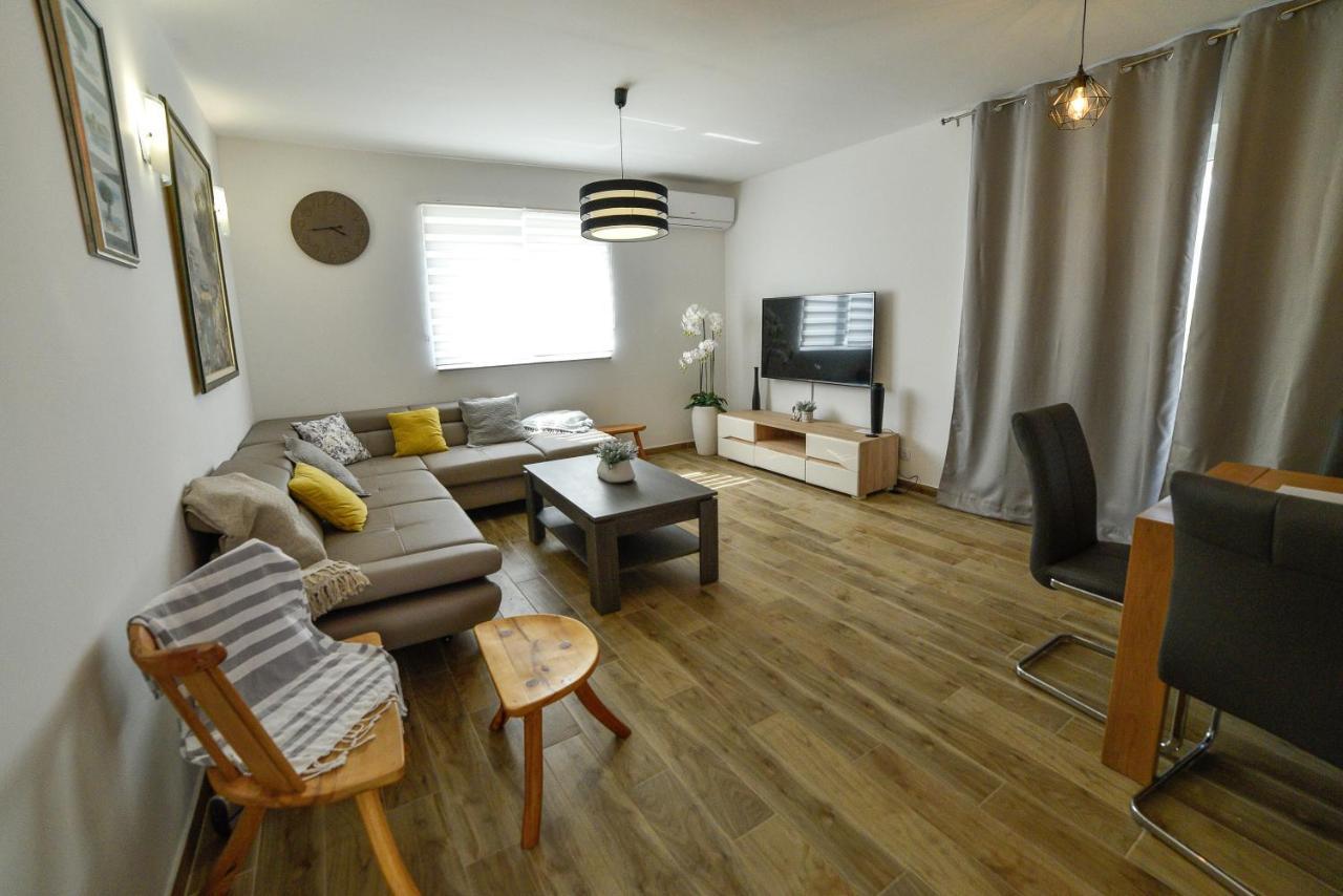 Holiday Home Mb Ražanj Екстериор снимка