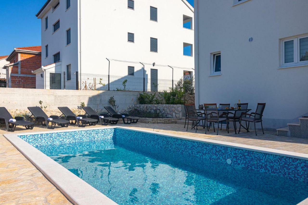 Holiday Home Mb Ražanj Екстериор снимка